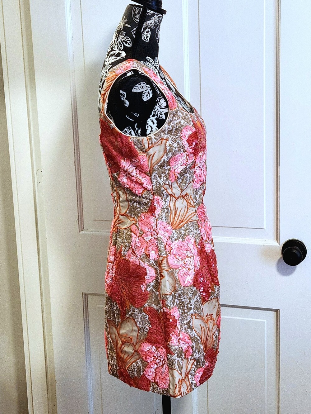 🆕️ 🌺Muse by Marchesa🌺 - Pink/Red/Champagne/Cream Romy Sequin Cocktail Dress - Picture 4 of 15